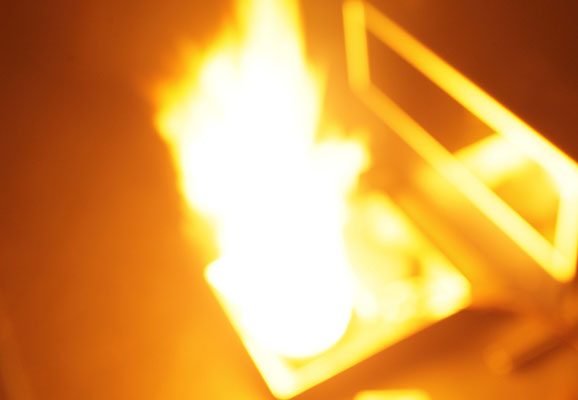 Brandmelder auf dem Prüfstand - Ansprechverhalten auf ein offenes Feuer / Smoke detectors put to the test- Responding to an open fire